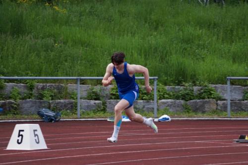 Emil Bruderreck beim Start über die 400m