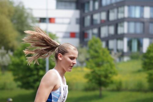 Katja Hiller beim 800m Lauf